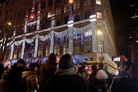 曼哈頓第五大道圣誕慶典 精品百貨聲光秀與服裝批發(fā)市場(chǎng)的節(jié)日風(fēng)情